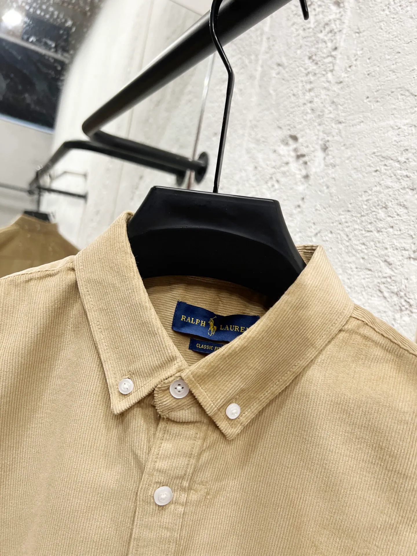 P230 Style number: T61 pure cotton corduroy shirt, black, navy, white, khaki, four colors Size: M (110-125 pounds) L (125-140 pounds) XL (140-155 pounds) 2XL (155-170 pounds) Color: Khaki